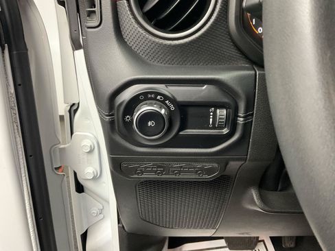 Used 2025 Jeep Wrangler Unlimited Rubicon AWD/4WD image 13