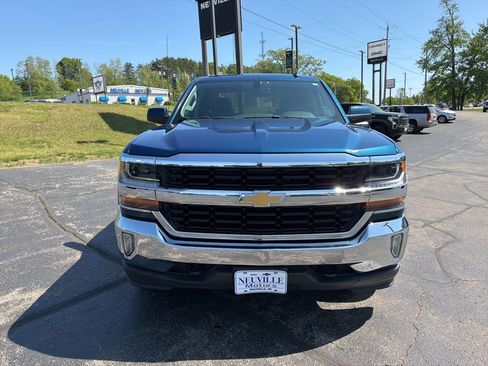 Used 2018 Chevrolet Silverado 1500 LT w/ All Star Edition AWD/4WD image 9