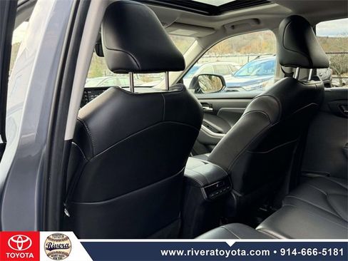 Used 2022 Toyota Highlander XLE image 15
