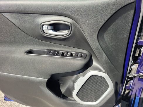 Used 2020 Jeep Renegade Latitude w/ Cold Weather Group image 22