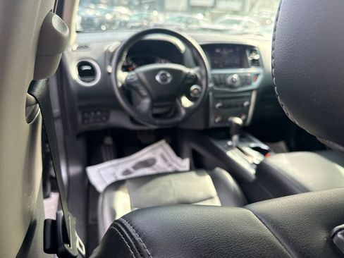 Used 2020 Nissan Pathfinder SL image 21