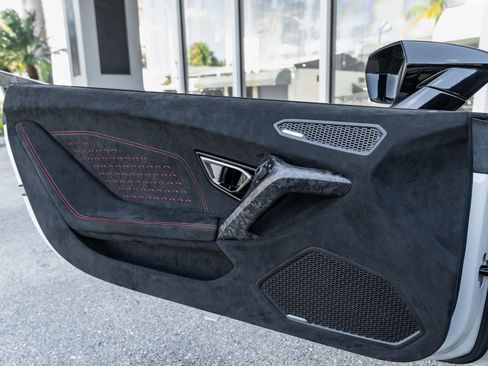 Used 2018 Lamborghini Huracan Performante image 28