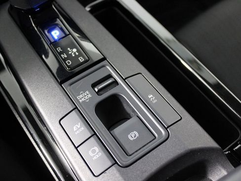 Used 2024 Toyota Prius LE image 18