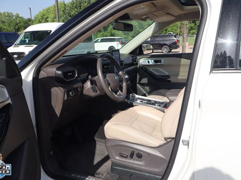 Certified 2024 Ford Explorer Platinum w/ Technology Package AWD/4WD image 24