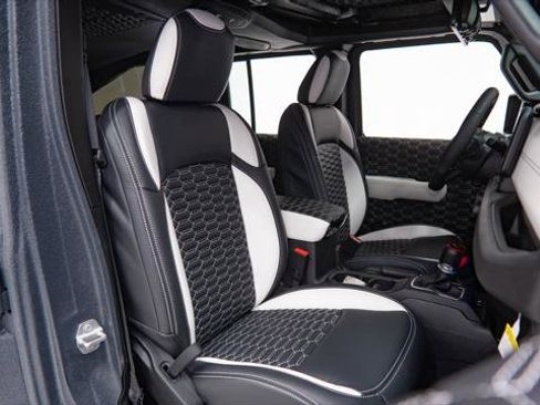 Used 2025 Jeep Gladiator Sport image 45