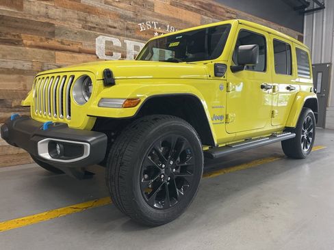 Used 2023 Jeep Wrangler Unlimited Sahara w/ Cold Weather Group AWD/4WD image 2