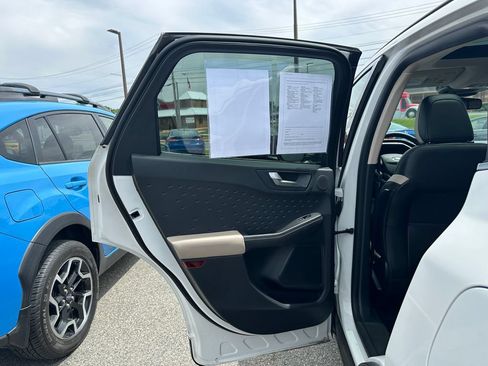 Used 2020 Ford Escape Titanium AWD/4WD image 8