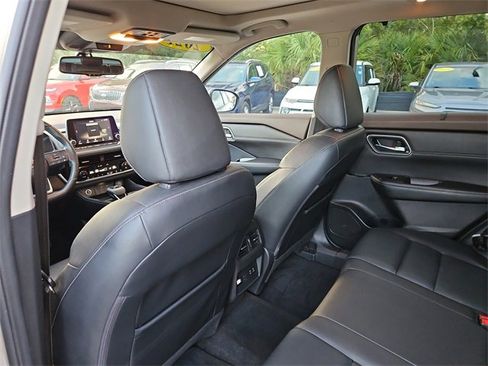 Used 2021 Nissan Rogue SL image 13