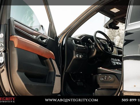 Used 2023 GMC Yukon XL Denali Ultimate AWD/4WD image 21