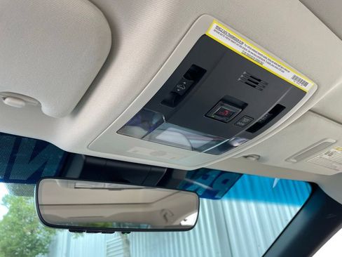 Used 2025 Lexus ES 350 Ultra Luxury w/ Accessory Package (Z2) image 21