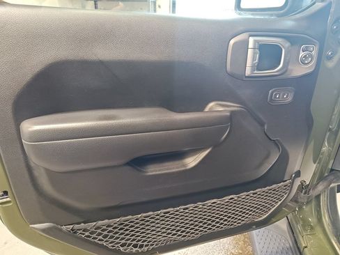 Used 2021 Jeep Gladiator Sport AWD/4WD image 16