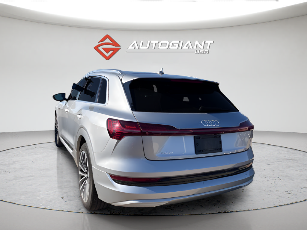 Used 2019 Audi e-tron Prestige w/ Prestige Package AWD/4WD image 2