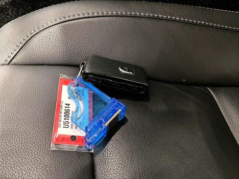 Used 2025 Volvo XC40 B5 Core image 32