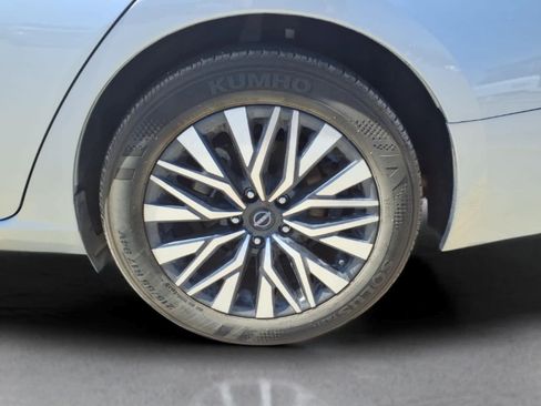 Used 2024 Nissan Altima 2.5 SV FWD image 9