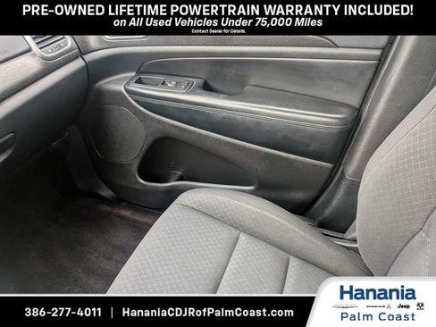 Used 2018 Jeep Grand Cherokee Laredo AWD/4WD image 18
