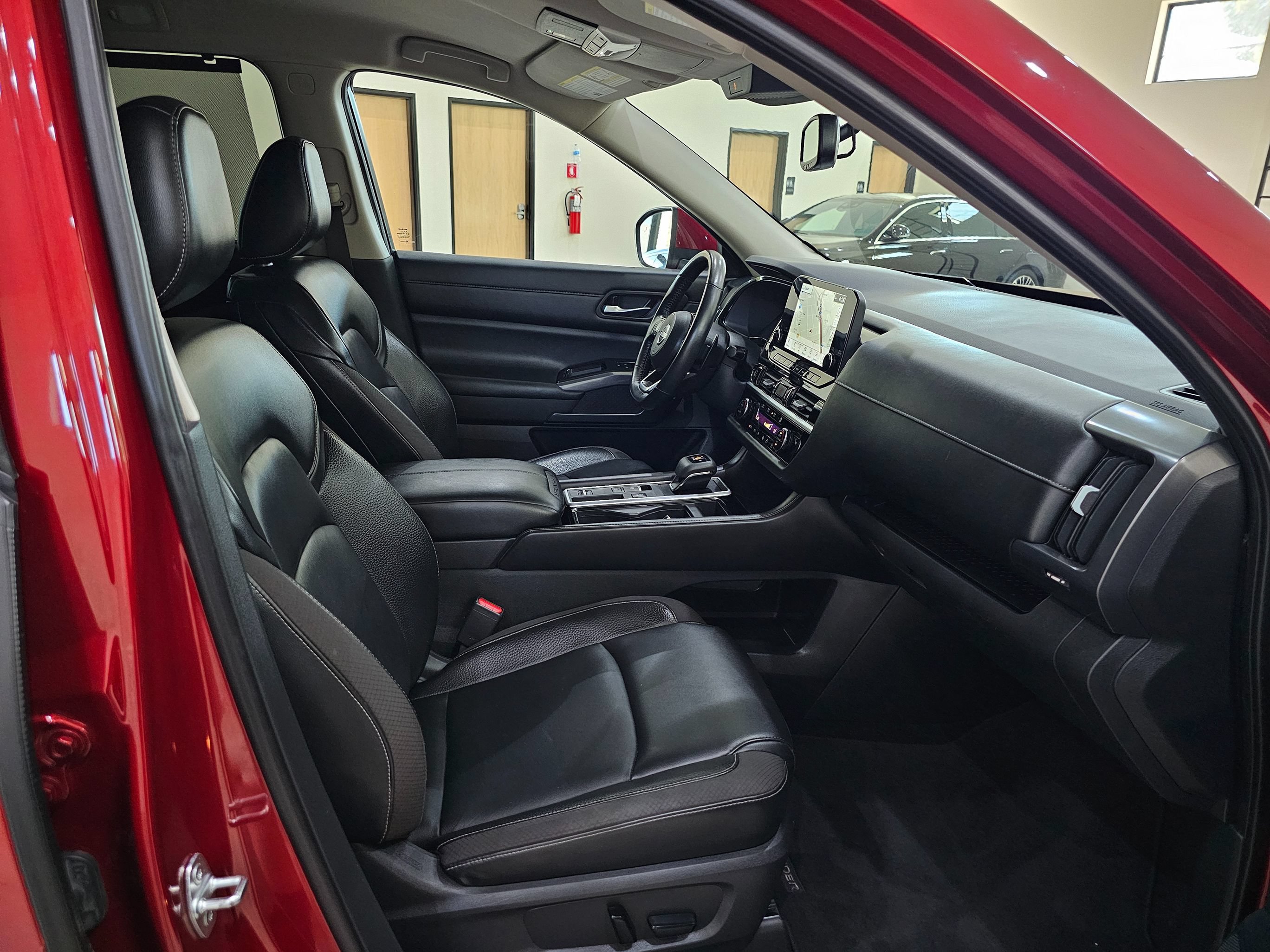 Used 2022 Nissan Pathfinder SL FWD image 34