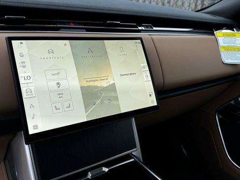 New 2025 Land Rover Range Rover Long Wheelbase SE image 11