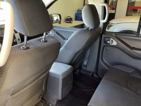 Used 2019 Nissan Frontier PRO-4X image 19