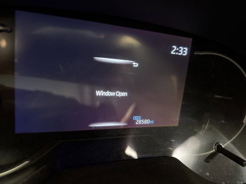 Used 2023 Toyota RAV4 XLE w/ Convenience Package image 5