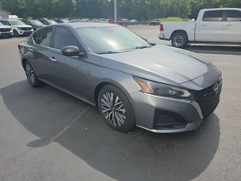 Used 2024 Nissan Altima 2.5 SV FWD image 4