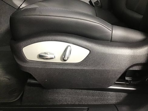 Certified 2024 Porsche Macan AWD/4WD image 31