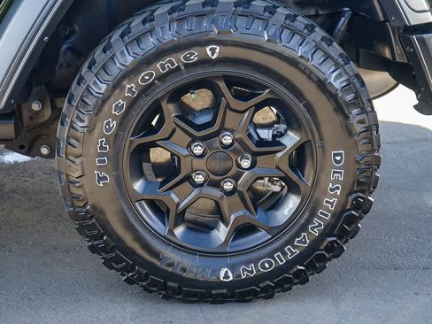 Used 2023 Jeep Wrangler Unlimited w/ Sun & Screen Package image 10