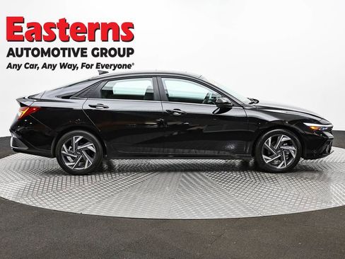 Used 2025 Hyundai Elantra SEL image 4