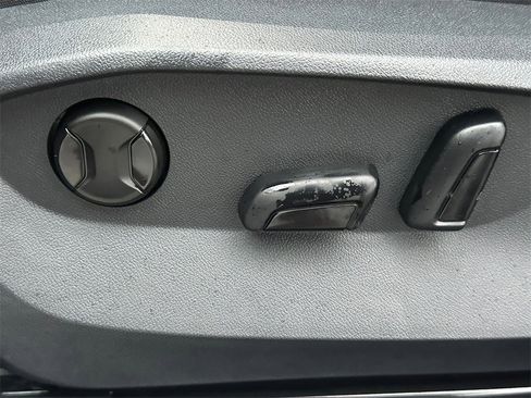 Used 2024 Volkswagen Taos SE image 21