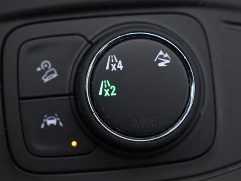 Used 2024 GMC Terrain SLE image 29