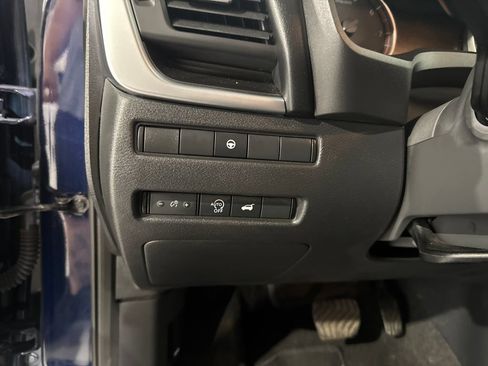 Used 2025 Nissan Rogue SV AWD/4WD image 32