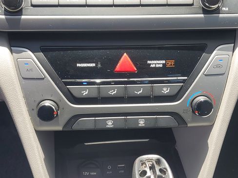 Used 2017 Hyundai Elantra SE image 20