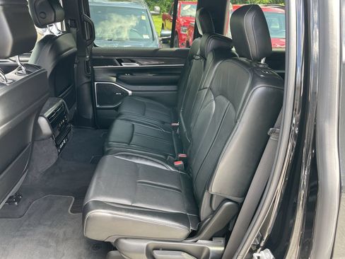 Used 2022 Jeep Wagoneer Series III AWD/4WD image 38