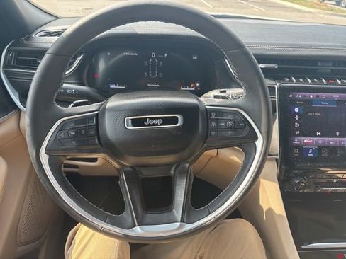 Used 2024 Jeep Grand Cherokee L Limited w/ Black Appearance Package image 37