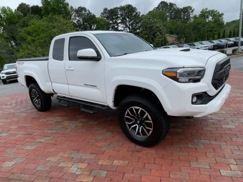 Used 2023 Toyota Tacoma TRD Sport w/ TRD Premium Sport Package AWD/4WD image 3
