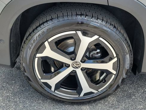 Certified 2026 Volkswagen Tiguan SE FWD image 6