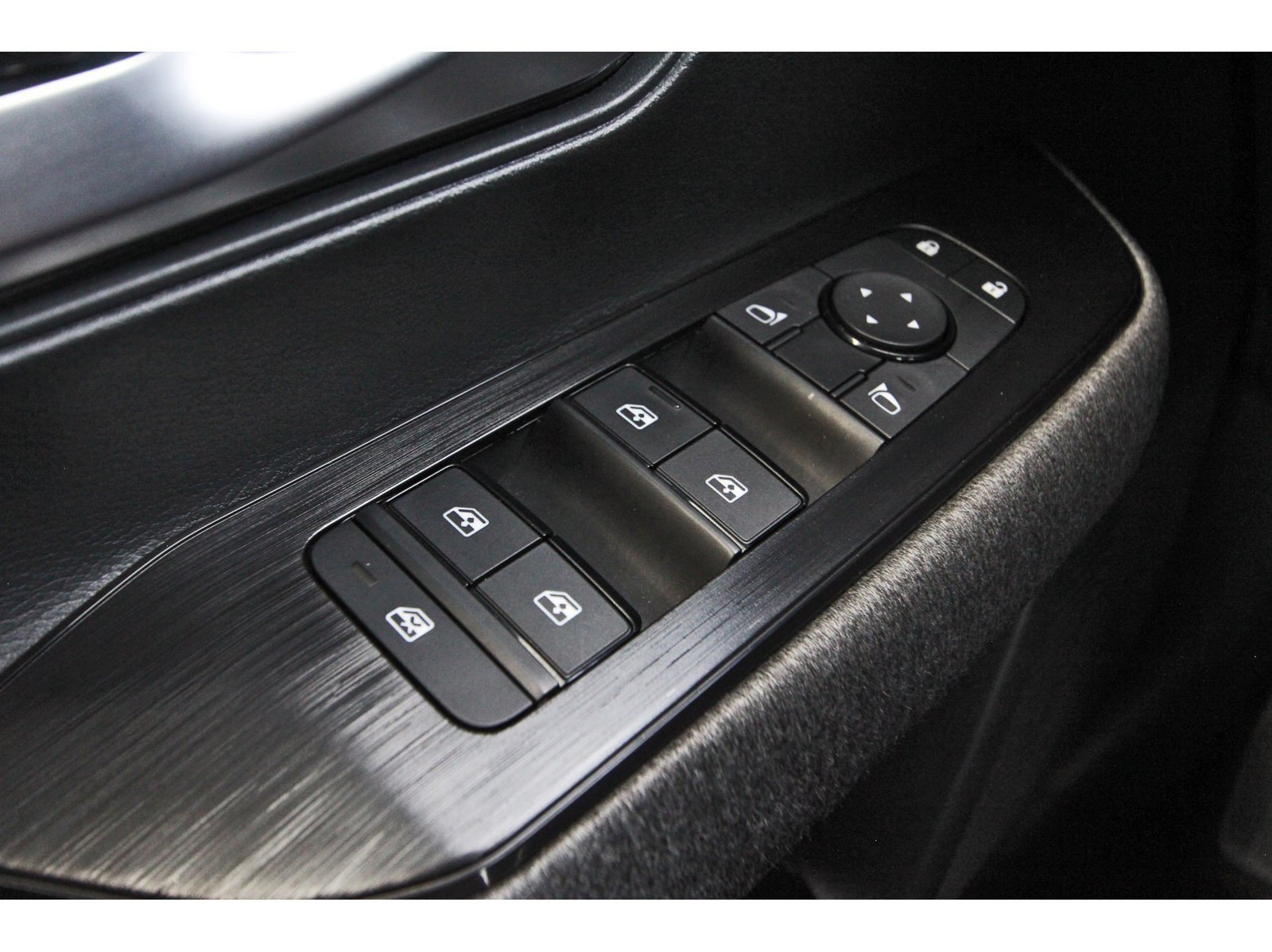 Certified 2025 Nissan Kicks SV FWD image 23