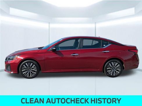 Used 2024 Nissan Altima 2.5 SV FWD image 2