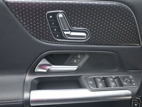 New 2025 Mercedes-Benz GLA 250 image 12