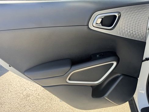 Certified 2025 Kia Soul LX w/ LX Technology Package image 12