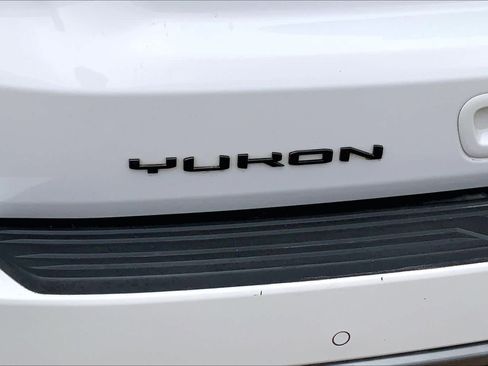 Used 2024 GMC Yukon XL AT4 w/ AT4 Premium Plus Package AWD/4WD image 18