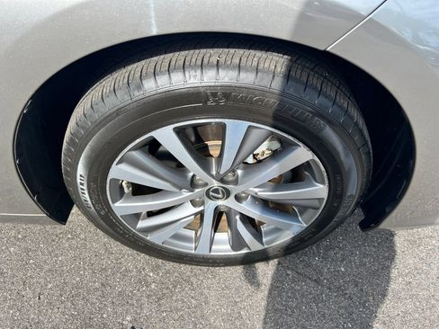 Used 2020 Lexus ES 300h w/ Premium Package FWD image 17
