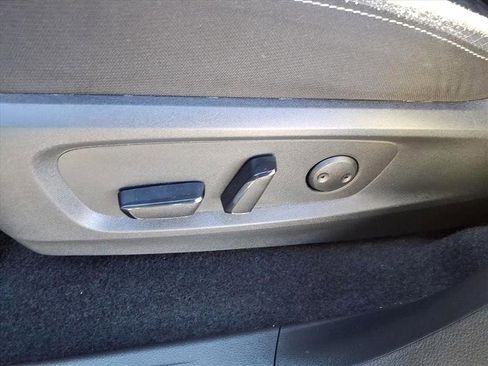 Used 2025 Nissan Pathfinder SV image 17