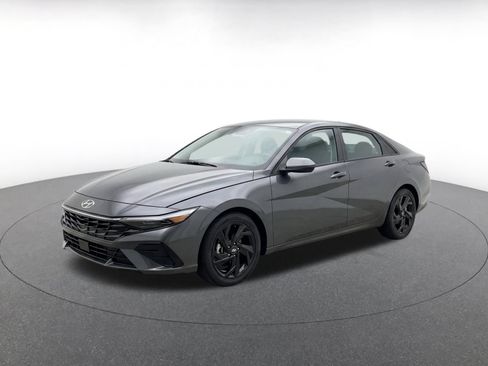 Used 2026 Hyundai Elantra Sport FWD image 3