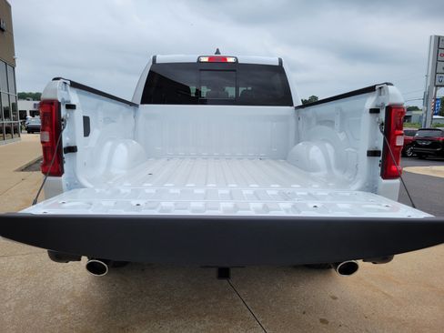 New 2026 RAM 1500 Laramie AWD/4WD image 19