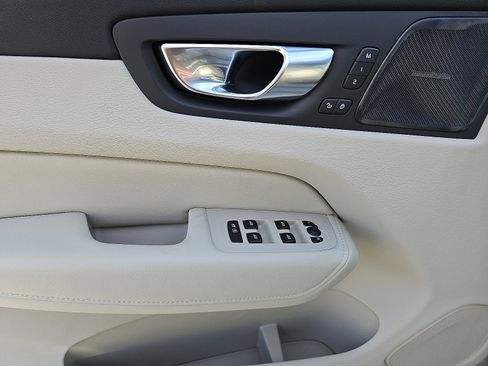 New 2026 Volvo XC60 B5 Ultra w/ Protection Package Premier image 10