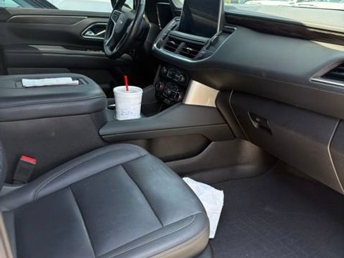 Used 2022 Chevrolet Tahoe LT w/ Luxury Package AWD/4WD image 4