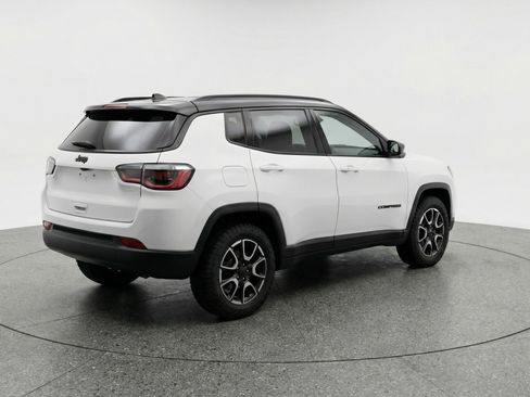 Used 2025 Jeep Compass Trailhawk AWD/4WD image 9