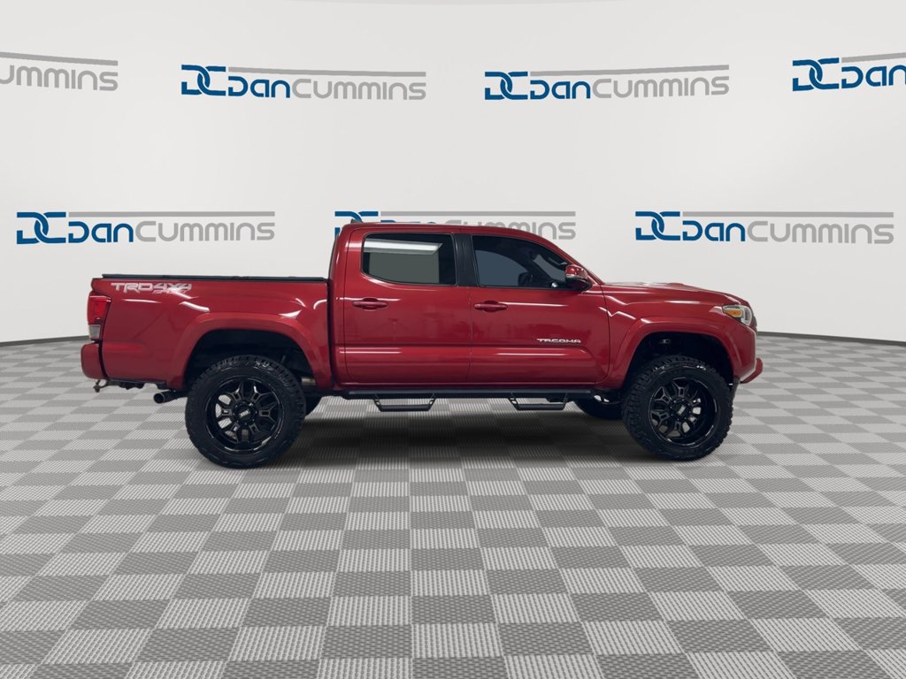 Used 2017 Toyota Tacoma TRD Sport AWD/4WD image 9