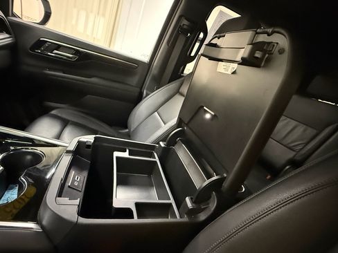 Certified 2025 Chevrolet Suburban Z71 AWD/4WD image 41
