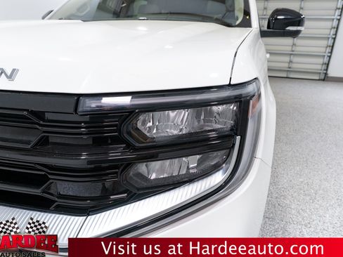 Used 2025 Ford Expedition Platinum w/ Driver's Package AWD/4WD image 8